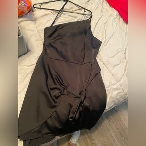 Black dress size 6 and only worn 2.